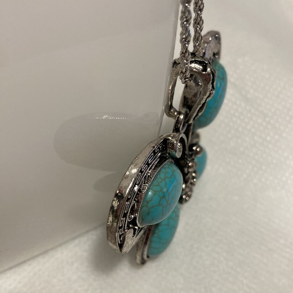 NWOT - Silvertone & Turquoise Butterfly Pendant Chain Necklace & Earring Set - Picture 12 of 13